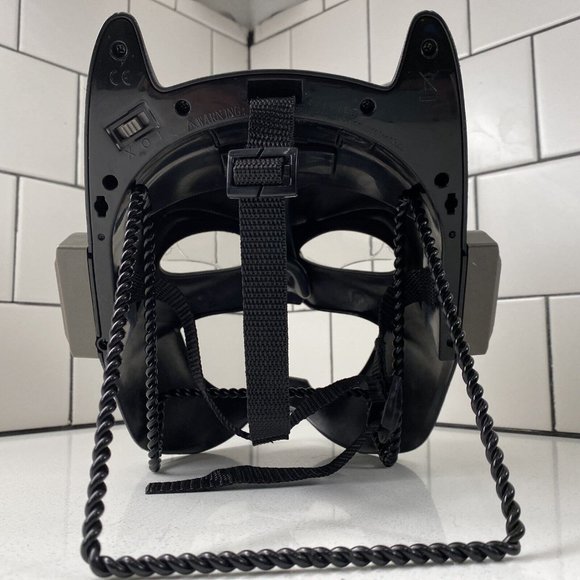 2017 DC Comics Batman Talking Voice Changer Mask with Lights and Sounds - Picture 3 of 10